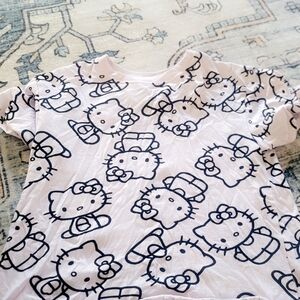 Hello Kitty Graphic T-Shirt
